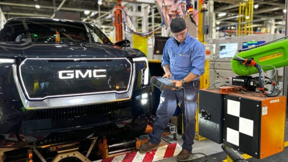 GM Trains Robots, Fires 1,300 Workers at Flagship EV Plant