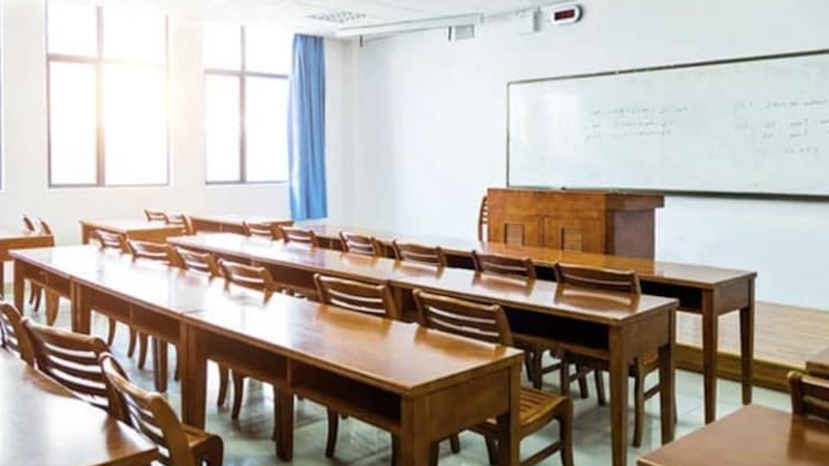 Seniors in School Uniforms: Jalaun Turns Back the Clock
